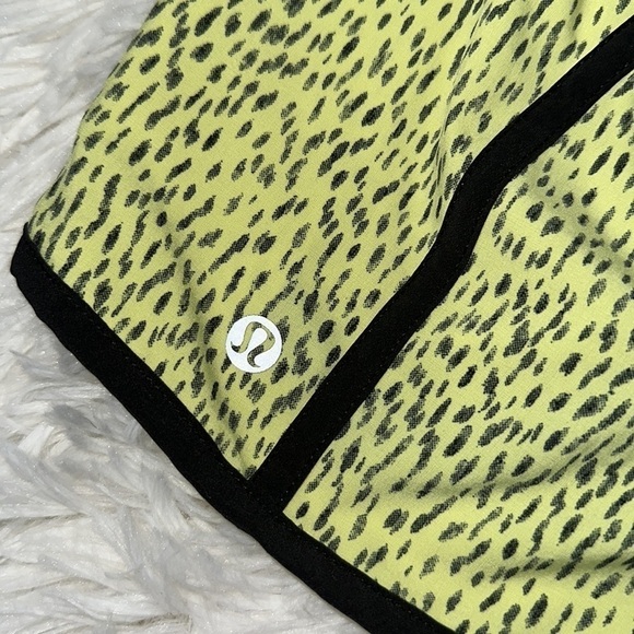 Lululemon Tracker Short III *4-way Stretch Dottie Dash Clarity Yellow Black - Picture 5 of 5